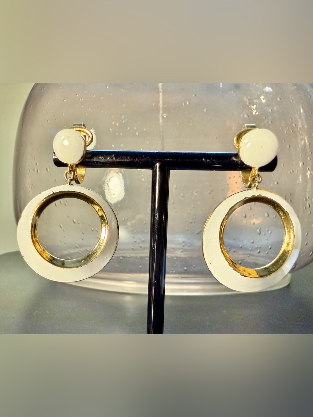 Vintage Signed Crown Trifari Gold Tone White Hoop Dangle Clip On Earrings